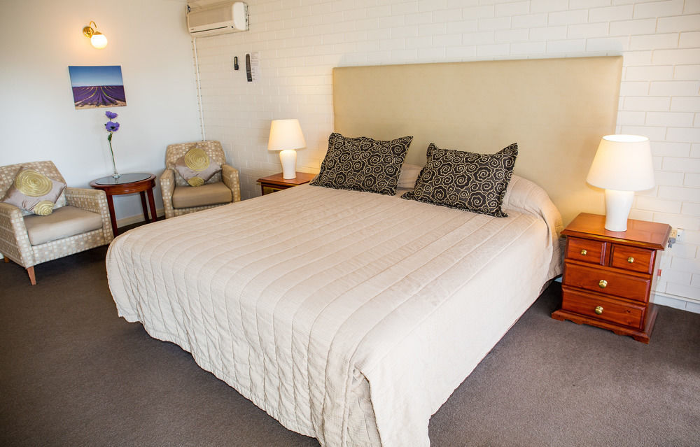 Tumut Valley Motel Pet Friendly Exterior photo